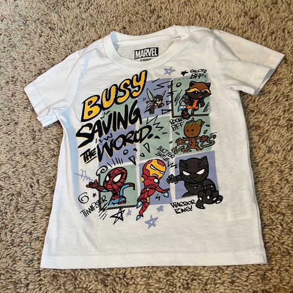 LIKE NEW 3T boy’s BoxLunch Exclusive Marvel Superheroes graphic tee!! - Picture 2 of 3